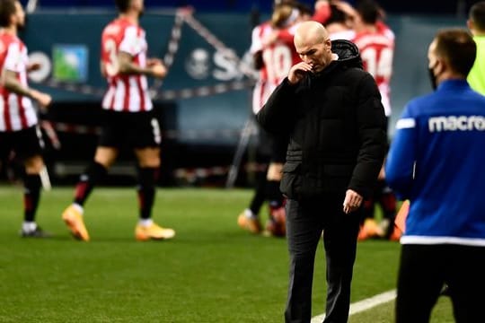 Trainer Zinedine Zidane (2.