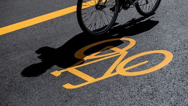 Elektrischer Rückenwind: Technisch ist eine Nachrüstung eines Elektroantriebes beim Fahrrad machbar, einige Experten sind aber skeptisch, ob das auch sinnvoll ist. Elektrischer Rückenwind: Technisch ist eine Nachrüstung eines Elektroantriebes beim Fahrrad machbar, einige Experten sind aber skeptisch, ob das auch sinnvoll ist.