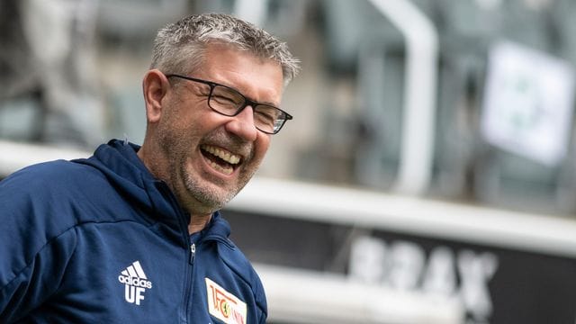 Trainer Urs Fischer pocht mit dem 1. Trainer Urs Fischer pocht mit dem 1.