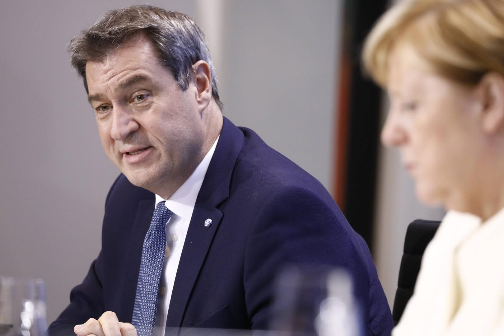 Markus Söder und Angela Merkel nach einem Corona-Gipfel im September 2020: Der CSU-Chef hat die Schwesterpartei CDU dazu aufgerufen, am Kurs der Kanzlerin festzuhalten.