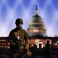 Nationalgarde vor dem US-Kapitol: Im Parlament fühlt man sich verraten.