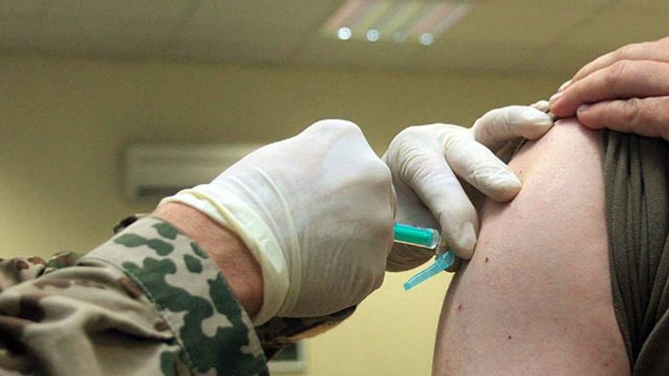 In der Bundeswehr wurde die Duldungspflicht für Impf- und Vorsorgemaßnahmen vor einigen Jahren eingeführt.
