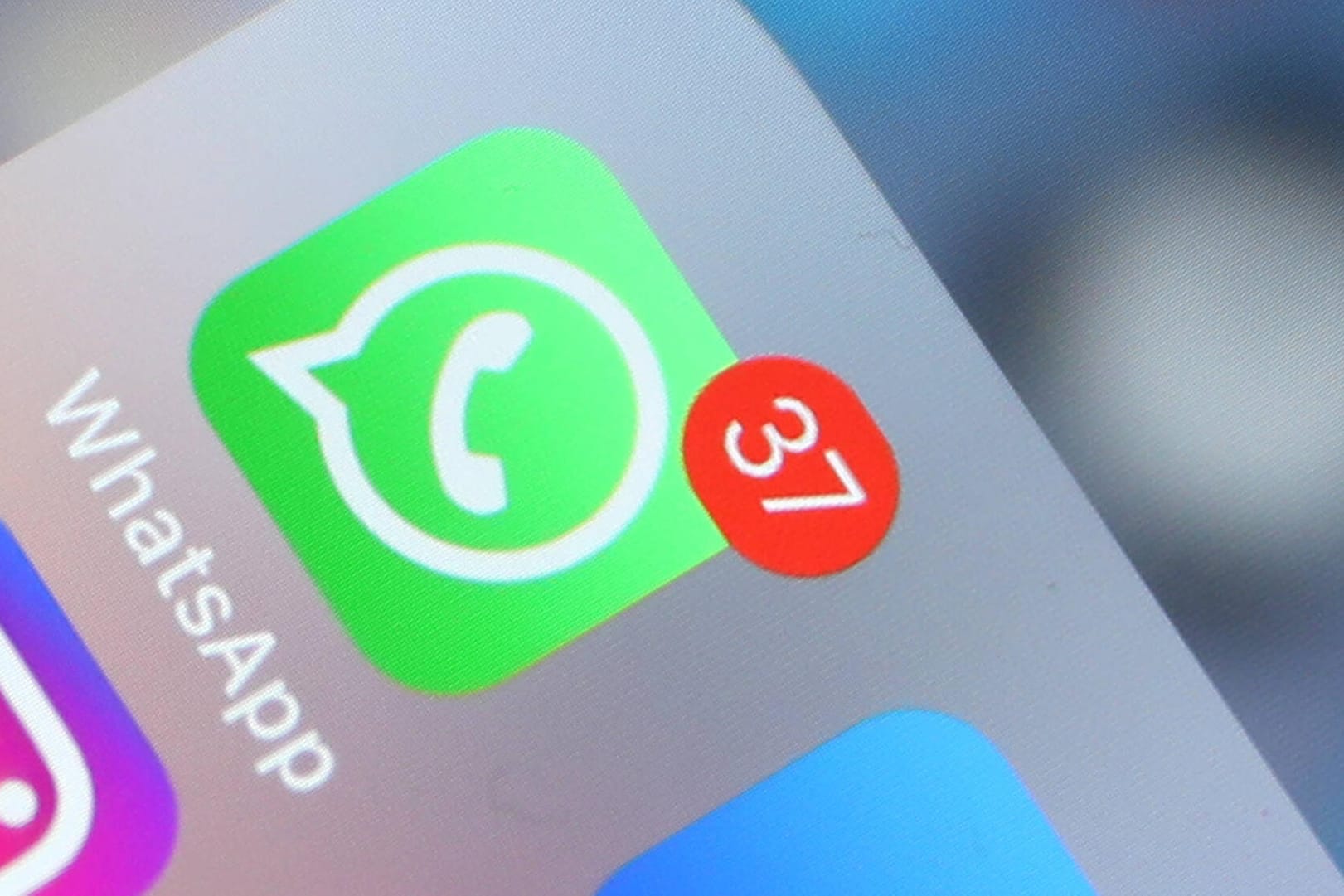 WhatsApp auf dem iPhone zeigt 37 neue Nachrichten an: Der Messenger bekommt eine neue Funktion für viel beschäftigte Menschen.