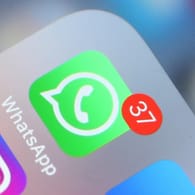 WhatsApp auf dem iPhone zeigt 37 neue Nachrichten an: Der Messenger bekommt eine neue Funktion für viel beschäftigte Menschen.