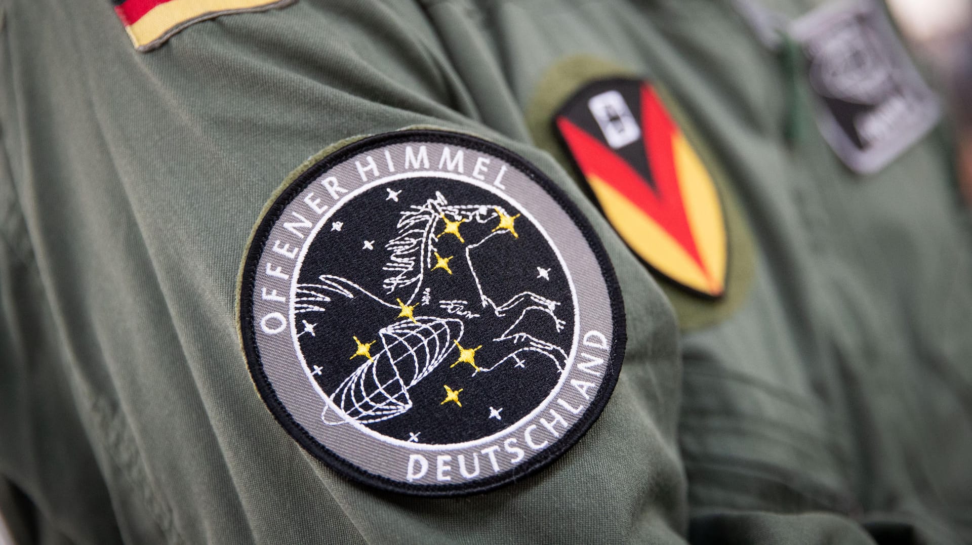 Abzeichen der Mission "Offener Himmel" am Arm eines deutschen Crew-Mitglieds: Russland verlässt das Abkommen (Archivbild). Abzeichen der Mission "Offener Himmel" am Arm eines deutschen Crew-Mitglieds: Russland verlässt das Abkommen (Archivbild).