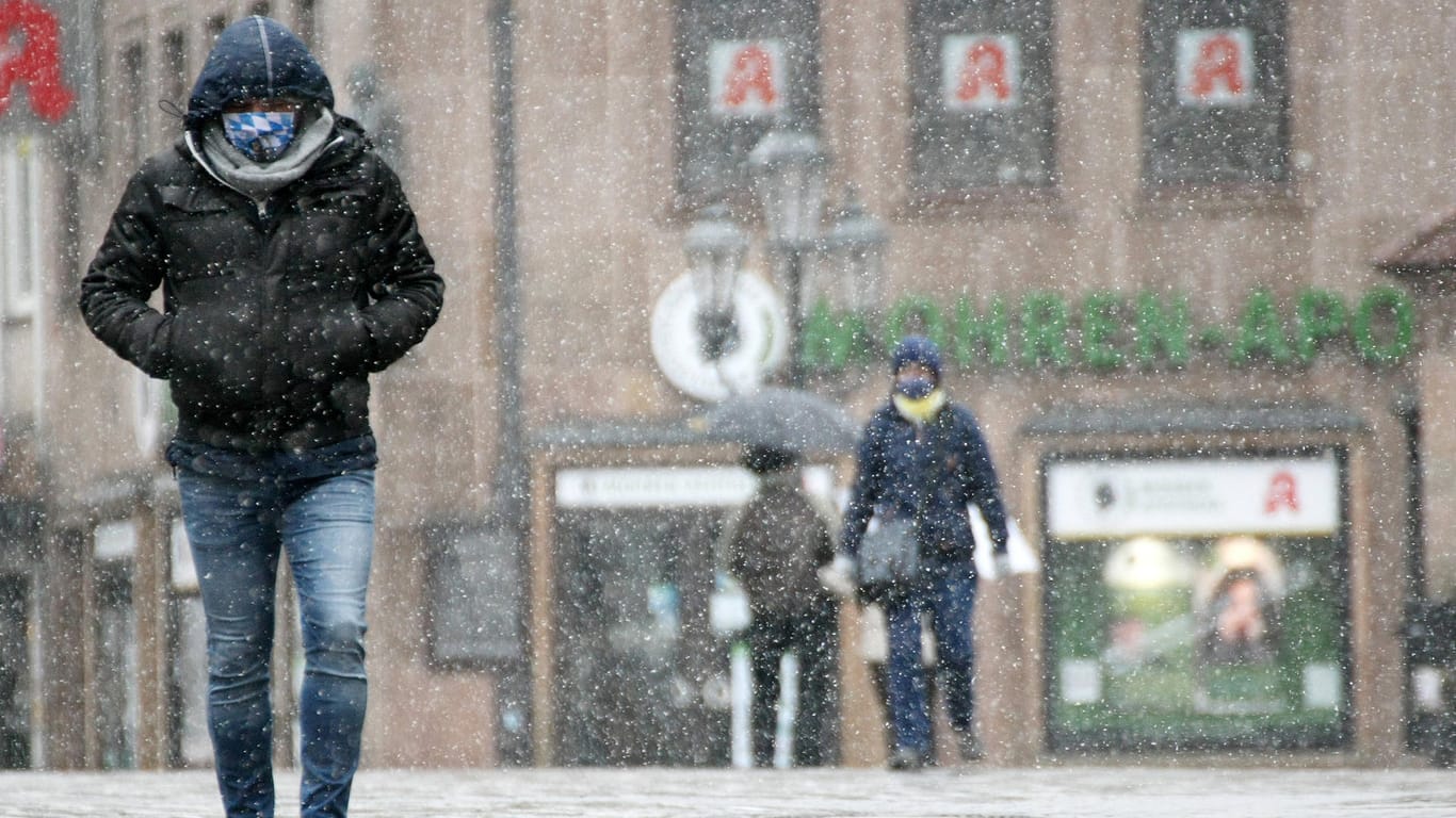 Schneefall in Nürnberg: Die Innenstädte bleiben seit der Schließung der meisten Geschäfte deutlich leerer als üblich.