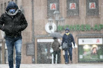 Schneefall in Nürnberg: Die Innenstädte bleiben seit der Schließung der meisten Geschäfte deutlich leerer als üblich.