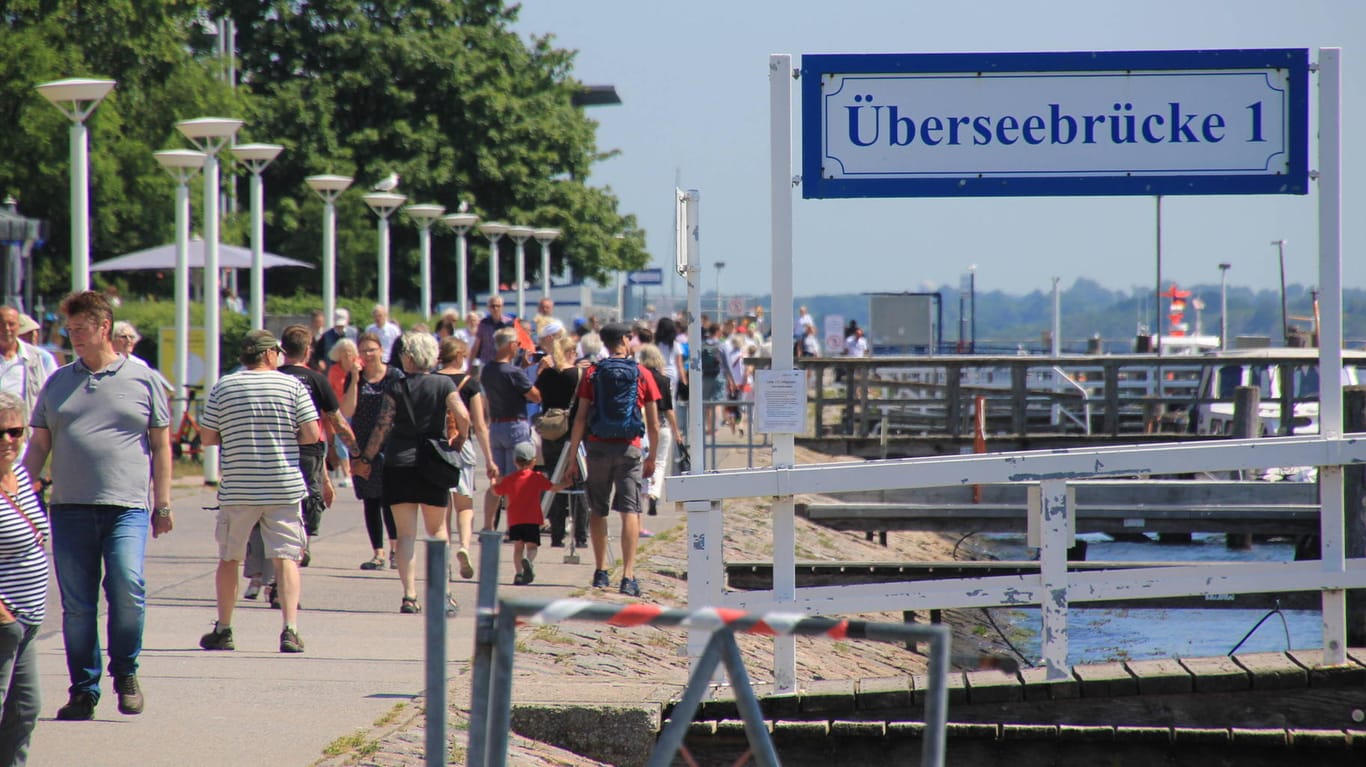Touristen im Juni in Travemünde: Statt Winterurlaub heißt es derzeit: Beherbergungsverbot und vielerorts Einschränkung der Bewegungsfreiheit.