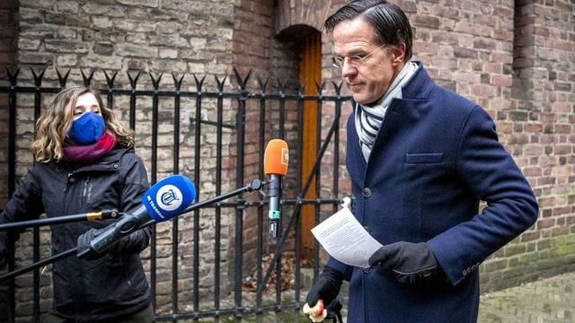 Die Regierung von Ministerpräsident Mark Rutte ist laut Medienangaben zurückgereten.