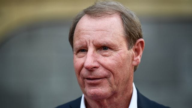 Ex-Bundestrainer Berti Vogts fordert eine Verschiebung der EM.