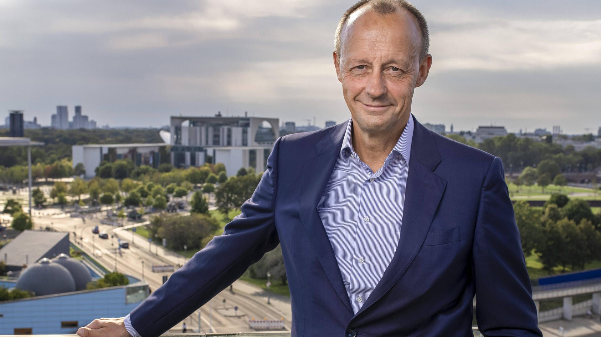 Kanzleramt in Sicht: Friedrich Merz und der Blick auf Berlin.