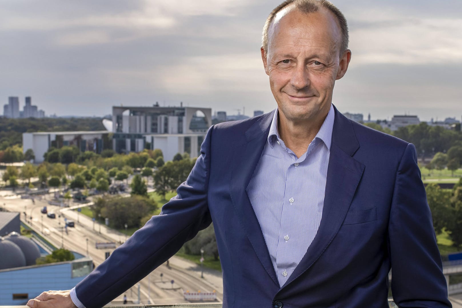 Kanzleramt in Sicht: Friedrich Merz und der Blick auf Berlin.