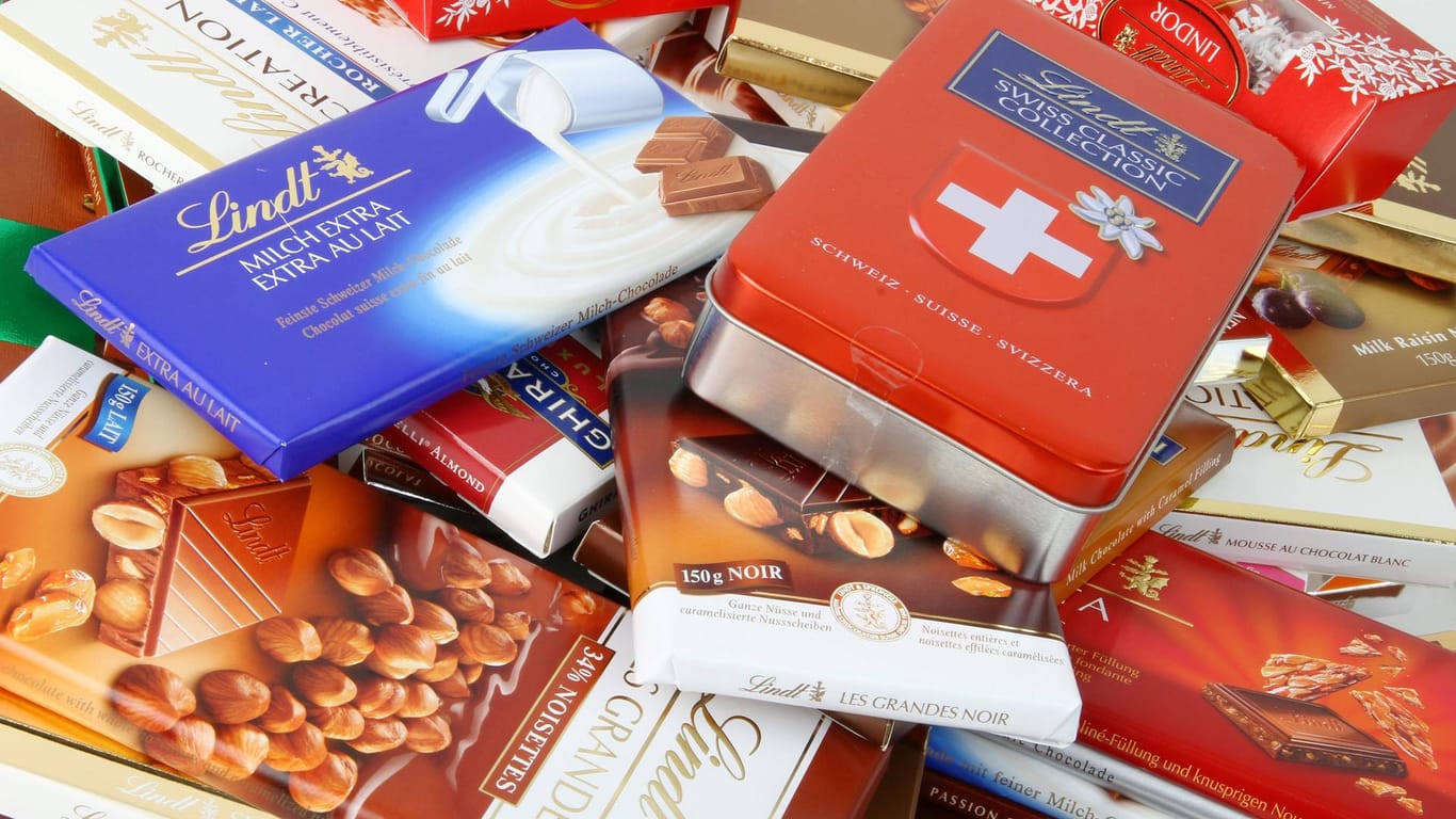 Mehrere Tafeln Schokolade: Die Berliner Polizei hat Hunderte Tafeln sichergestellt.