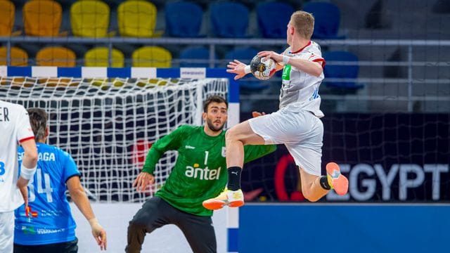 Timo Kastening (r) war beim deutschen WM-Auftakt gegen Uruguay treffsicherster DHB-Akteur. Timo Kastening (r) war beim deutschen WM-Auftakt gegen Uruguay treffsicherster DHB-Akteur.