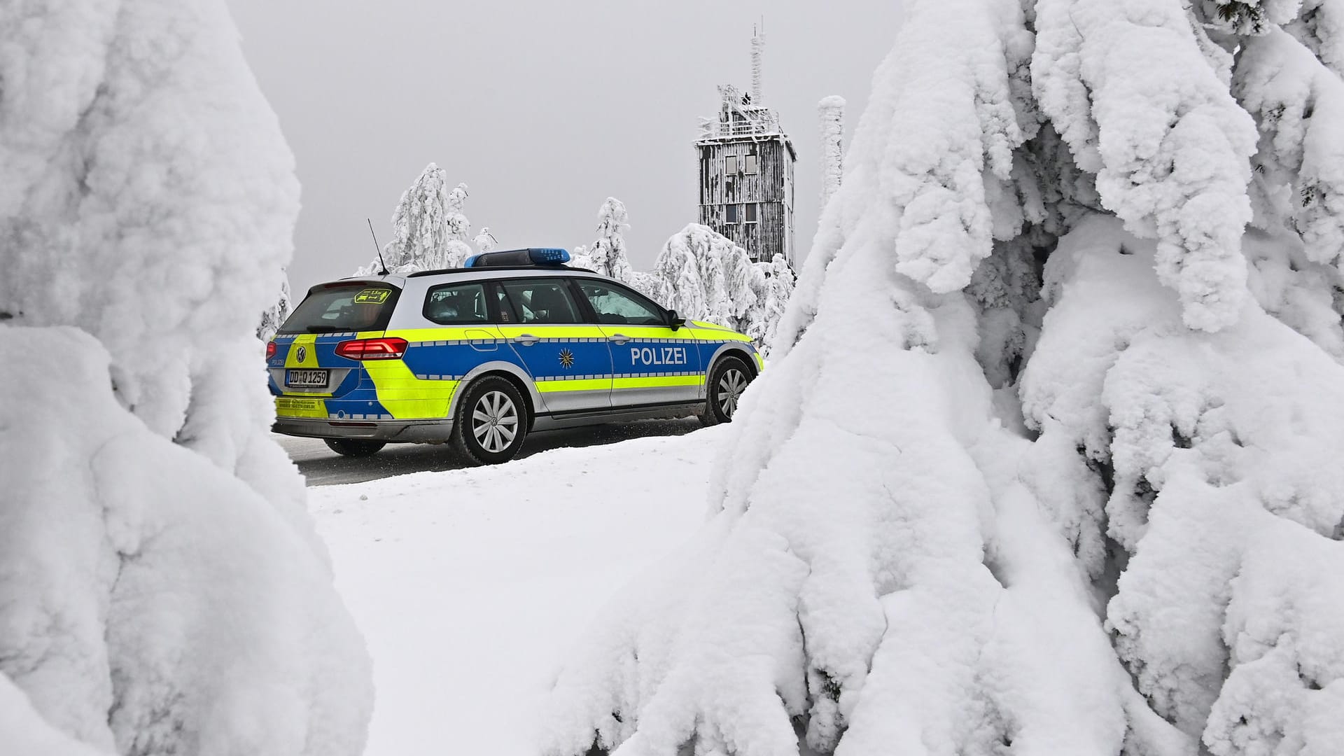 Ausnahmesituation: Die Polizei kontrolliert auf dem Plateau des Fichtelbergs die Einhaltung der Corona-Regeln.