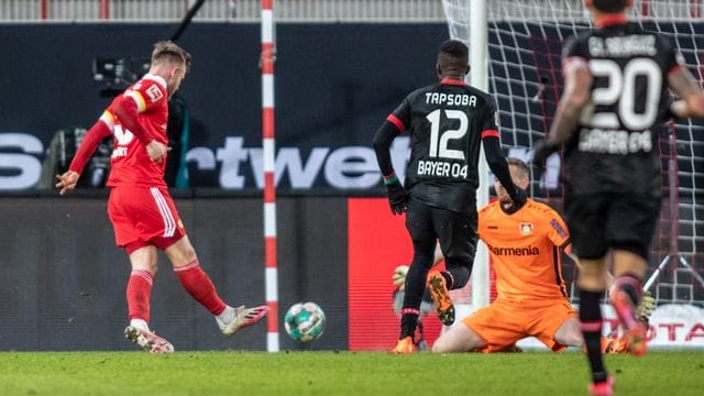 Cedric Teuchert (l) wurde zum Matchwinner von Union Berlin gegen Bayer Leverkusen. Cedric Teuchert (l) wurde zum Matchwinner von Union Berlin gegen Bayer Leverkusen.