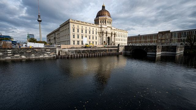 Nach der Eröffnungsphase wird es im neuen Berliner Humboldt Forum bei einer unterschiedlichen Eintrittspolitik bleiben. Nach der Eröffnungsphase wird es im neuen Berliner Humboldt Forum bei einer unterschiedlichen Eintrittspolitik bleiben.