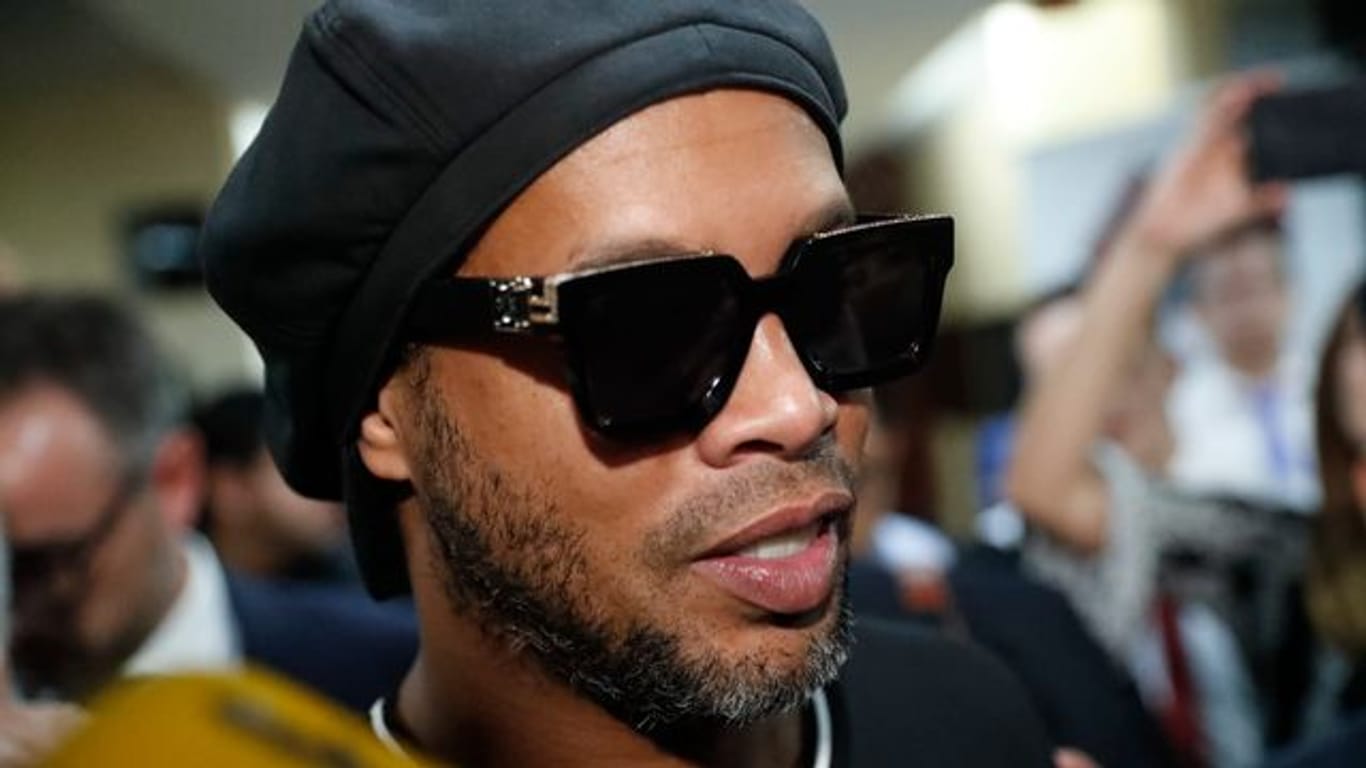 Der ehemalige brasilianische Fussballstar Ronaldinho macht Musik mit einer Rap-Gruppe aus São Paulo.