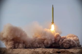 Iran testet Raketen am Persischen Golf, das Foto stellten die Revolutionsgarden zur Verfügung.