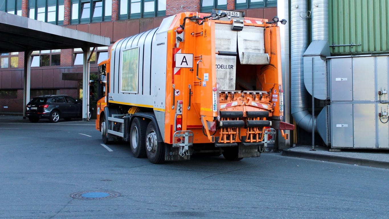 Wuppertaler Müllabfuhr (Archivbild): Die Abfallentsorgung soll weiterhin gewährleistet werden.