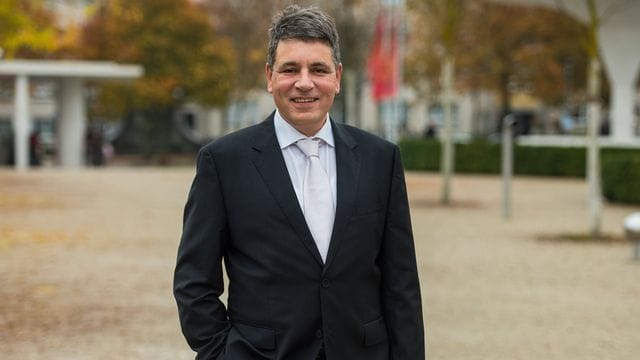 Der Schriftsteller Marcel Beyer wird mit dem Peter-Huchel-Preis 2021 ausgezeichnet. Der Schriftsteller Marcel Beyer wird mit dem Peter-Huchel-Preis 2021 ausgezeichnet.