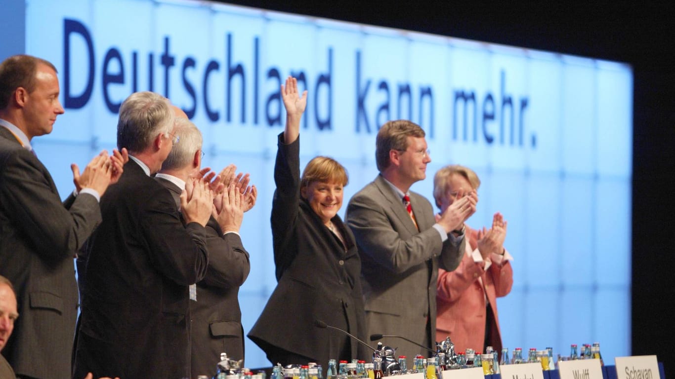 Eine ganz andere Angela Merkel: CDU-Parteitag in Leipzig 2003.