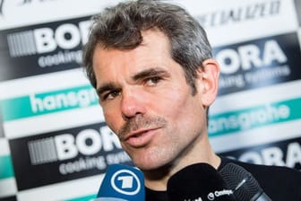 Ralph Denk, Teammanager des Radsportteams von Bora-hansgrohe, während eines Interviews.