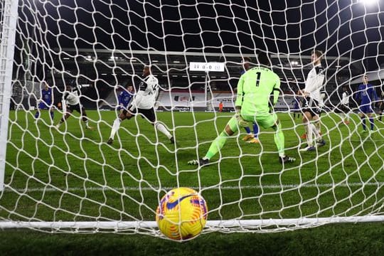 Chelseas Mason Mount erzielt das erste 1:0 für seine Mannchaft.