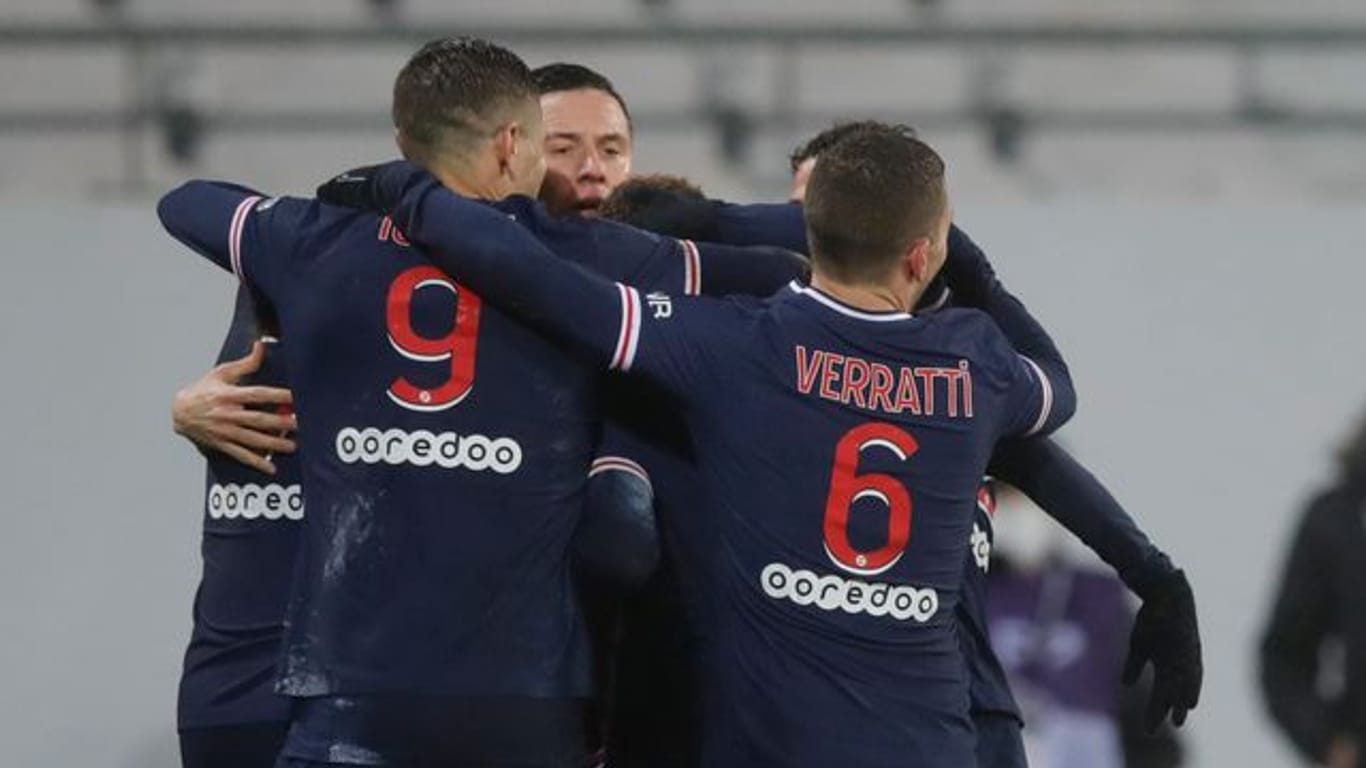 Die Spieler von PSG jubeln über das Tor zum 1:0. Die Spieler von PSG jubeln über das Tor zum 1:0.