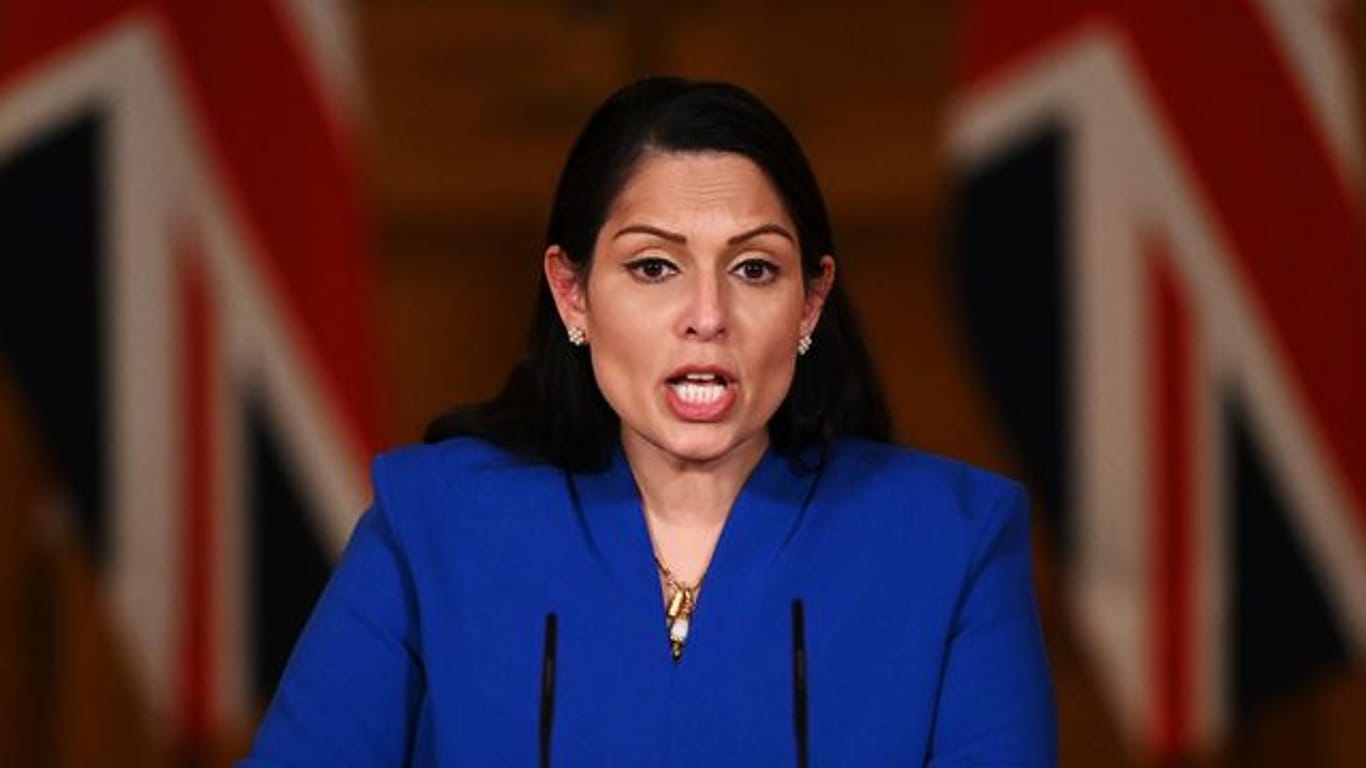 Unter Druck: Großbritanniens Innenministerin Priti Patel.