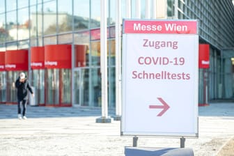 Testzentrum in Wien: In Österreich werden die Corona-Maßnahmen verlängert.