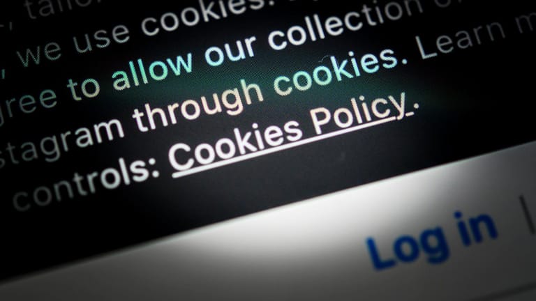 Cookie-Abfrage auf einer Webseite (Symbolbild): Durch die EU-Richtlinie müssen Nutzer dem Datensammeln zustimmen.
