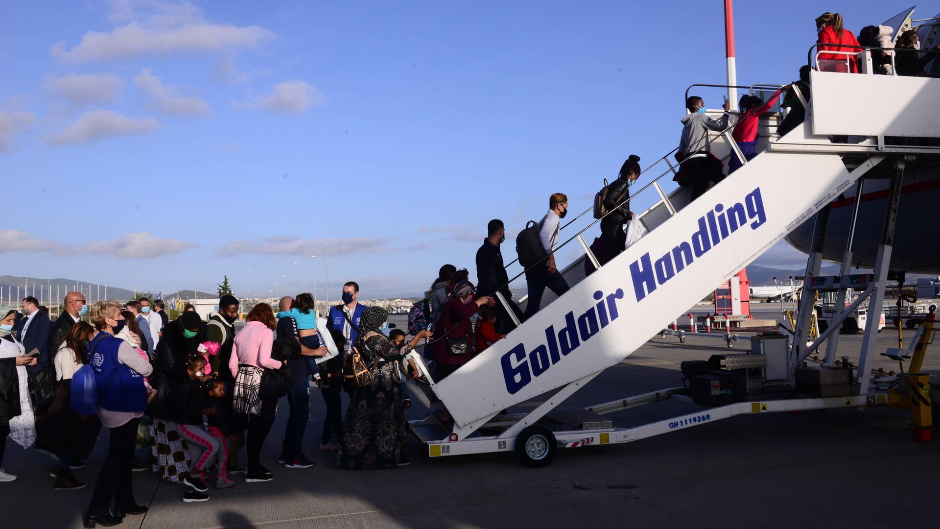 Geflüchtete am Flughafen in Athen auf dem Weg nach Deutschland: Die Bundesreoublik war eines der größten Zielländer für Migranten. Geflüchtete am Flughafen in Athen auf dem Weg nach Deutschland: Die Bundesreoublik war eines der größten Zielländer für Migranten.