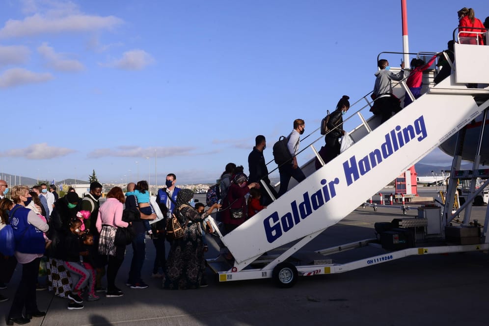 Geflüchtete am Flughafen in Athen auf dem Weg nach Deutschland: Die Bundesreoublik war eines der größten Zielländer für Migranten.