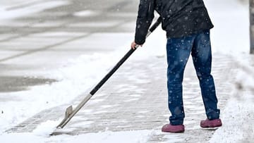 Was Gehört Zum Winterdienst?: Bei Eis Und Schnee Muss Geräumt Werden