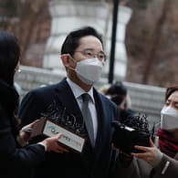 Lee Jae-yong erreicht das Gerichtsgebäude: Im Prozess wurde er wegen Bestechung und Veruntreuung verurteilt.