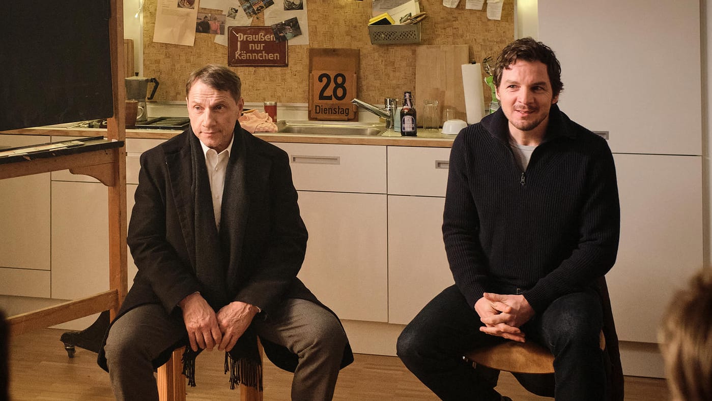 "Tatort: Das ist unser Haus": Die Kommissare Thorsten Lannert (Richy Müller, li.) und Sebastian Bootz (Felix Klare) bei einer ungewöhnlichen Befragung.