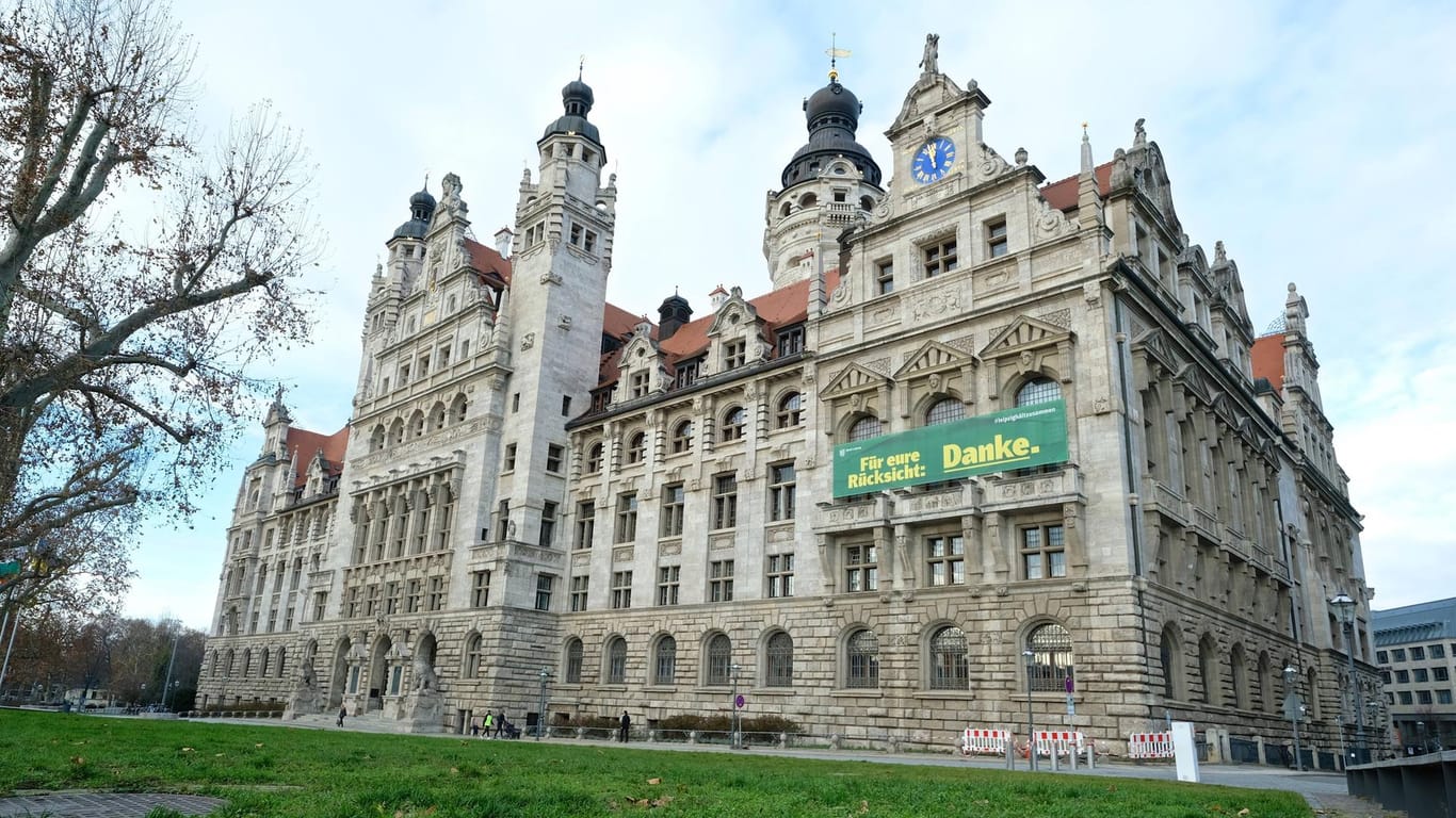 Das Neue Rathaus in Leipzig: Oberbürgermeister Burkhard Jung fordert schärfere Corona-Maßnahmen.