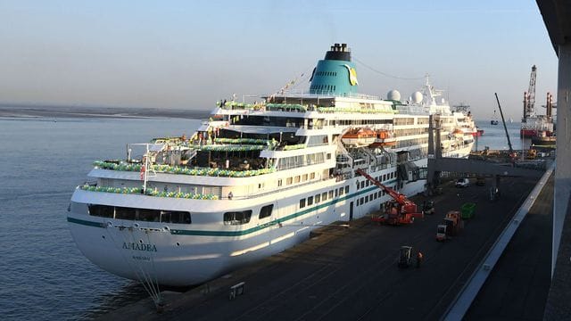 Das Kreuzfahrtschiff "MS Amadea" am Columbus-Kai in Bremerhaven. Das Kreuzfahrtschiff "MS Amadea" am Columbus-Kai in Bremerhaven.