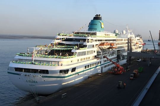 Das Kreuzfahrtschiff "MS Amadea" am Columbus-Kai in Bremerhaven.