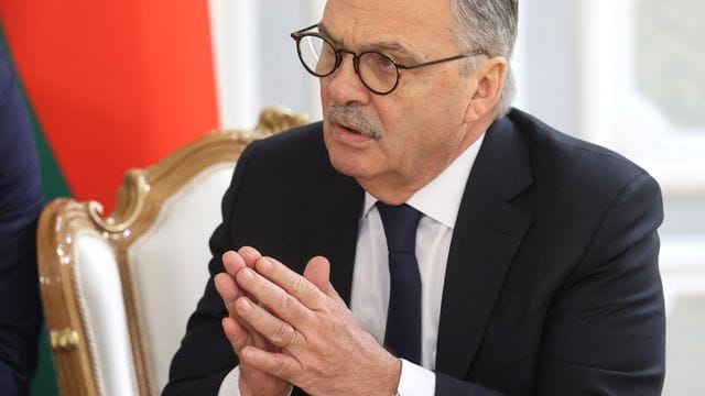 Bezeichnete den WM-Entzug als "bedauerlich", aber "unvermeidlich": René Fasel, Präsident des Eishockey-Weltverbandes IIHF. Bezeichnete den WM-Entzug als "bedauerlich", aber "unvermeidlich": René Fasel, Präsident des Eishockey-Weltverbandes IIHF.