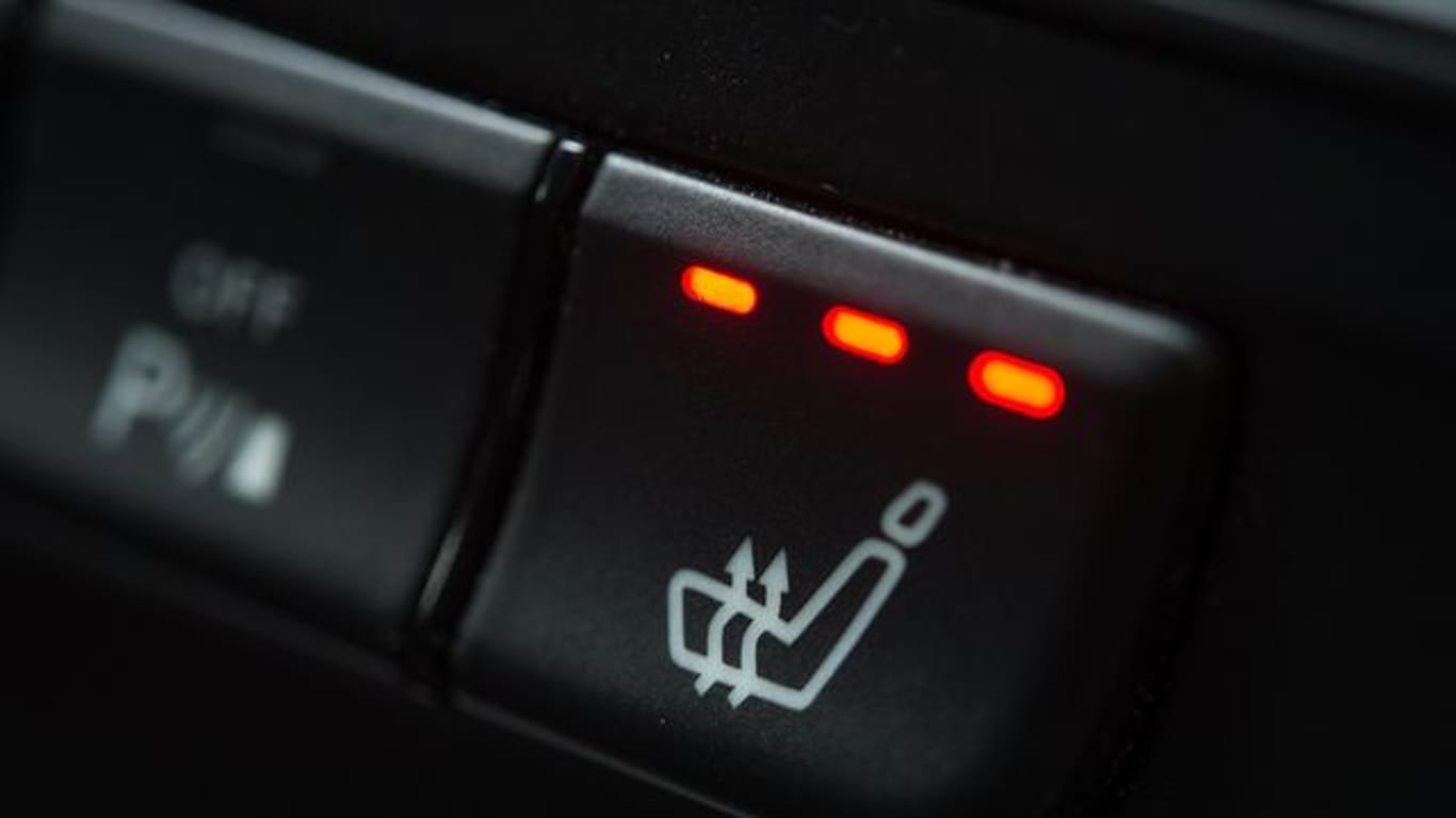 Wärme aus dem Untergrund: Sitzheizungen im Auto sind im Winter höchst angenehm - ein bisschen mehr Verbrauch kostet ihr Betrieb aber schon.