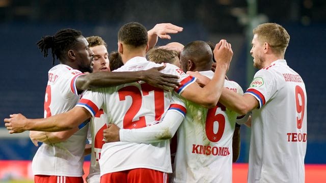 Die Spieler des Hamburger SV feiern einen weiteren Treffer gegen den VfL Osnabrück. Die Spieler des Hamburger SV feiern einen weiteren Treffer gegen den VfL Osnabrück.