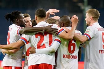 Die Spieler des Hamburger SV feiern einen weiteren Treffer gegen den VfL Osnabrück.