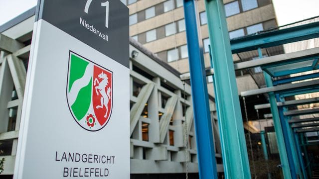 Das Landgericht Bielefeld von außen (Archivbild): Ein 19-Jähriger ist wegen Totschlags verurteilt worden. Das Landgericht Bielefeld von außen (Archivbild): Ein 19-Jähriger ist wegen Totschlags verurteilt worden.