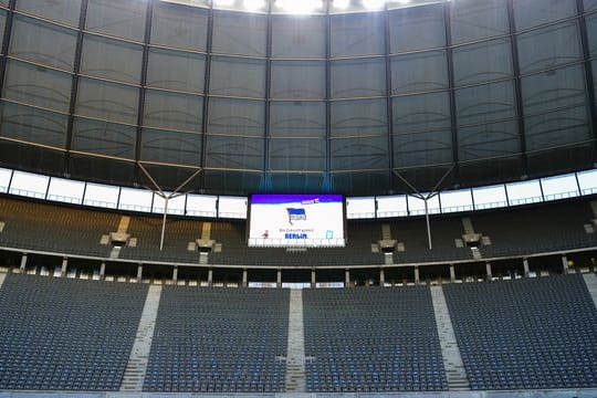 Leere Ränge in der Ostkurve des Olympiastadions.