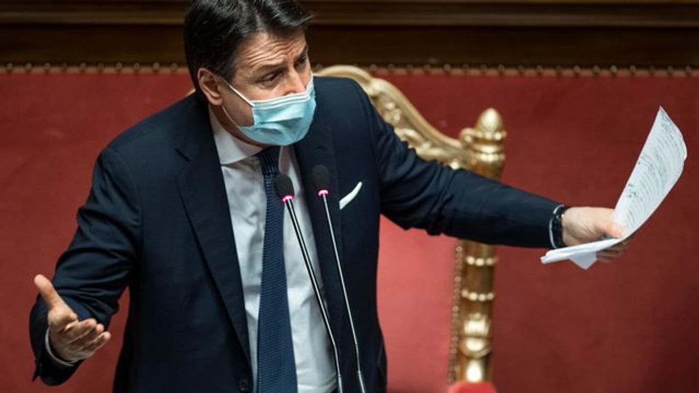 Italiens Ministerpräsident Giuseppe Conte übersteht zwei Vertrauensfragen an zwei Tagen.