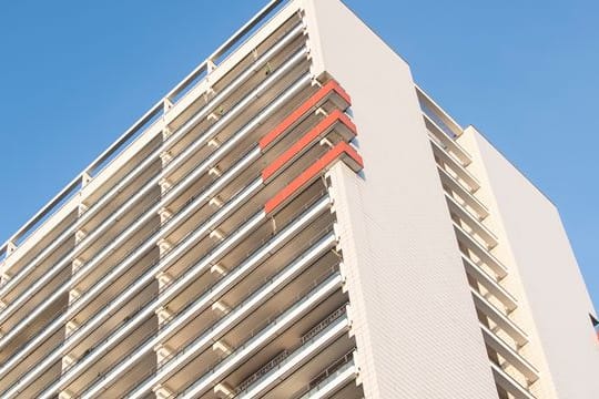 Kauf einer Eigentumswohnung: Wer vermieten will, sollte genau schauen, in welchem Verhältnis der Kaufpreis und die Mieteinnahmen stehen.