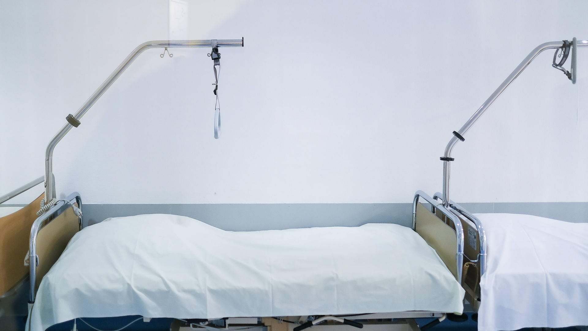 Intensivstation in Fürstenfeldbrück: Wieder sind fast 1.000 Menschen an Corona gestorben. Intensivstation in Fürstenfeldbrück: Wieder sind fast 1.000 Menschen an Corona gestorben.