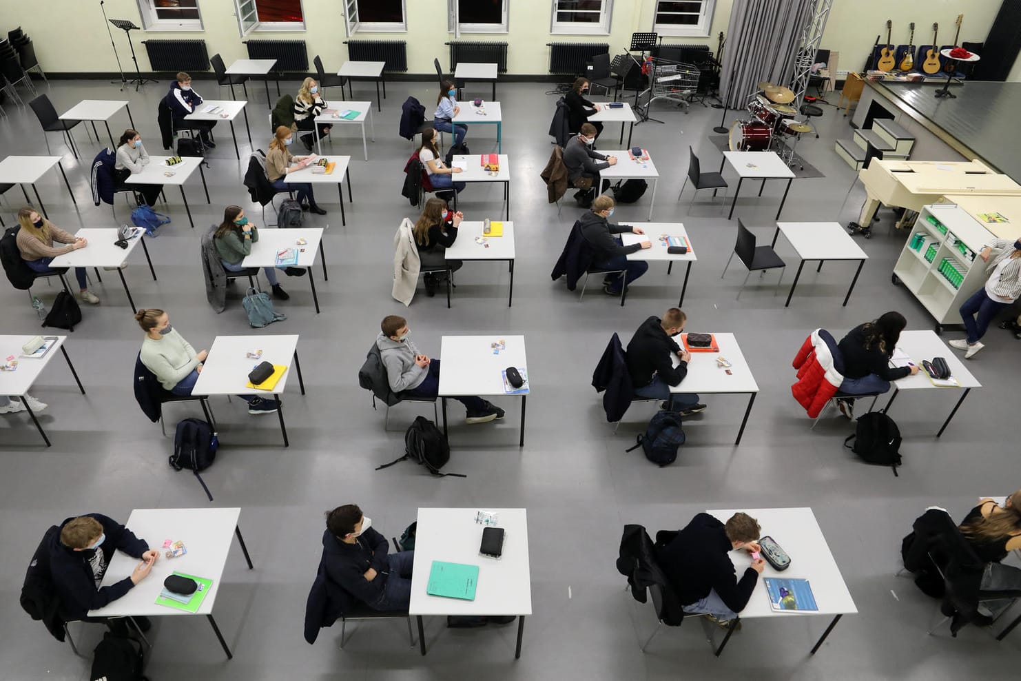 In der Aula im Innerstädtischen Gymnasium beginnen die Kurse: "Lernverluste drohen auch über diese Generation hinaus und machen jahrzehntelange Fortschritte zunichte", heißt es von der Unesco.